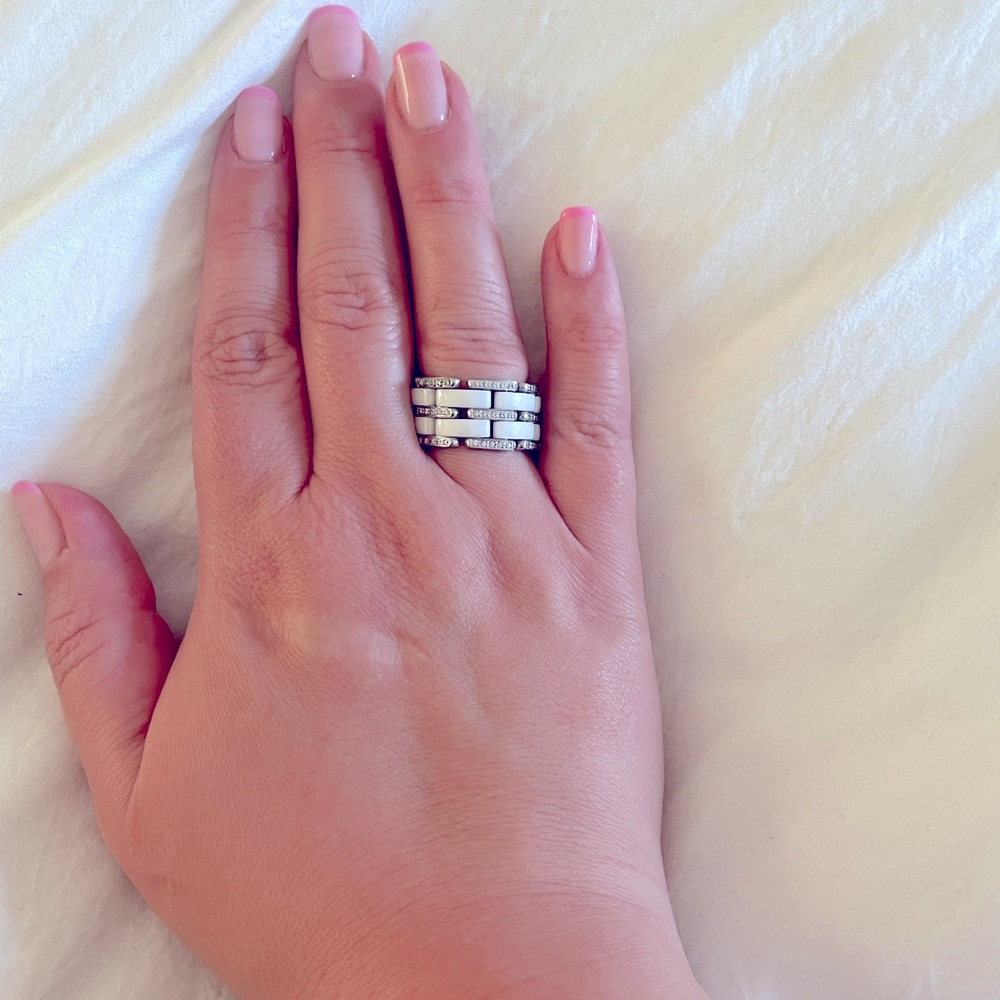 White ceramic and stainless steel ring size 9